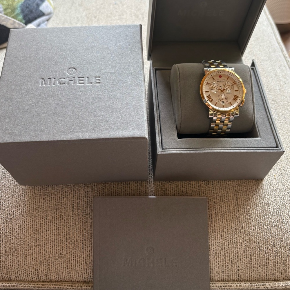 ❌❌❌SOLD❌❌❌
Michele 🎉EUC🎉Two-Tone Gold and Silver Chronograph Watch and Band - Picture 5 of 12